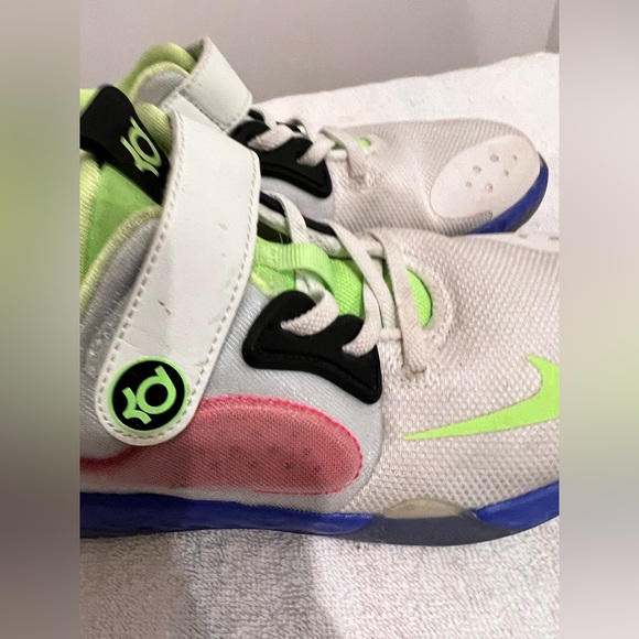 Nike Kevin Durant Basketball Sneakers- Size 3Y - Picture 5 of 9